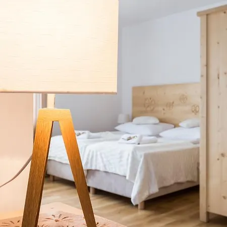 Baciarka-basen, Sauny I Jacuzzi ベッド・アンド・ブレックファスト コシチェリスコ